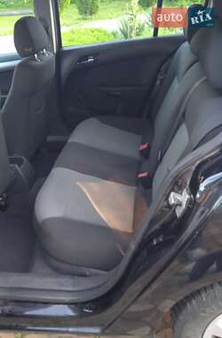 Хетчбек Opel Astra 2005 в 