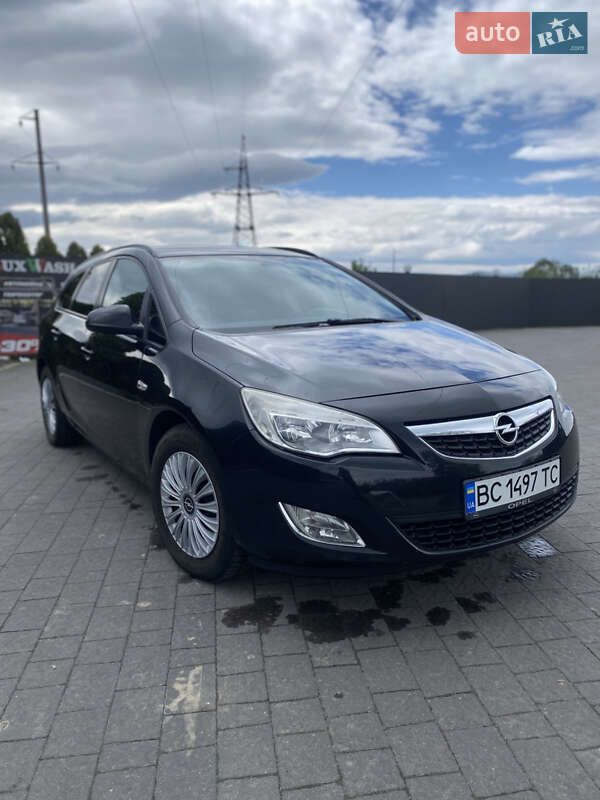 Универсал Opel Astra 2012 в Долине