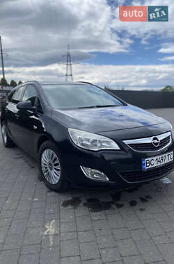 Универсал Opel Astra 2012 в 