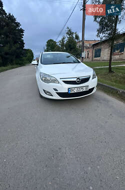 Универсал Opel Astra 2012 в Судовой Вишне