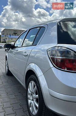 Хетчбек Opel Astra 2009 в 