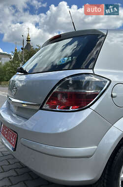 Хетчбек Opel Astra 2009 в 