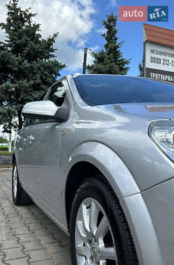 Хетчбек Opel Astra 2009 в 