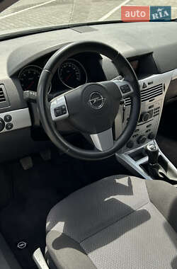 Хетчбек Opel Astra 2009 в 