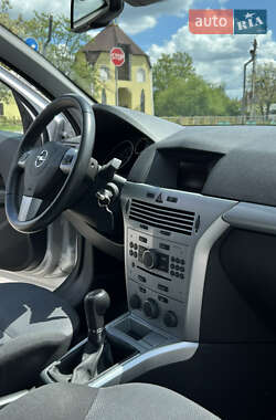 Хетчбек Opel Astra 2009 в 