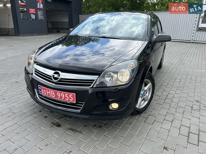 Хэтчбек Opel Astra 2009 в 