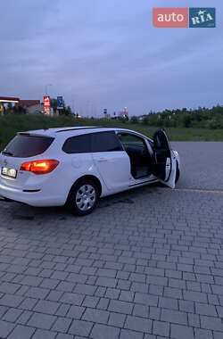 Універсал Opel Astra 2012 в 