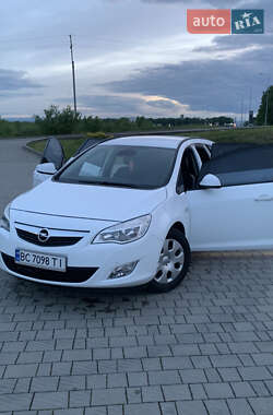 Opel Astra 2012