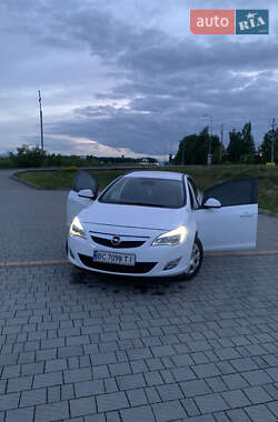 Універсал Opel Astra 2012 в 