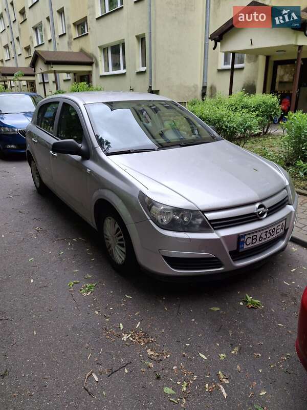 Хэтчбек Opel Astra 2004 в 