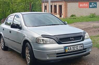 Седан Opel Astra 2004 в 