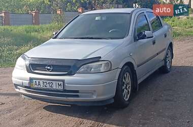 Седан Opel Astra 2004 в 