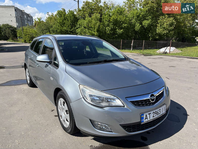 Opel Astra 2011