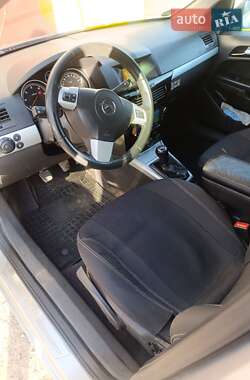 Универсал Opel Astra 2010 в 