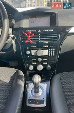 Хэтчбек Opel Astra 2009 в 