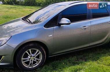 Универсал Opel Astra 2013 в 