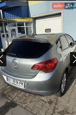 Хэтчбек Opel Astra 2011 в 