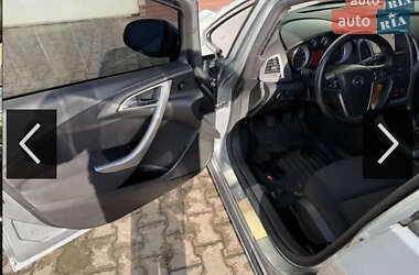 Хэтчбек Opel Astra 2011 в 