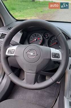 Хетчбек Opel Astra 2009 в 