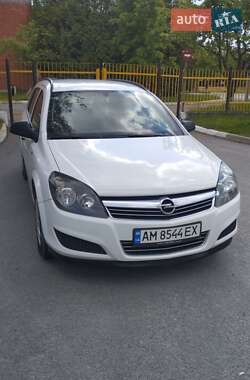 Універсал Opel Astra 2011 в Звягелі