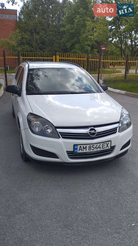 Універсал Opel Astra 2011 в 