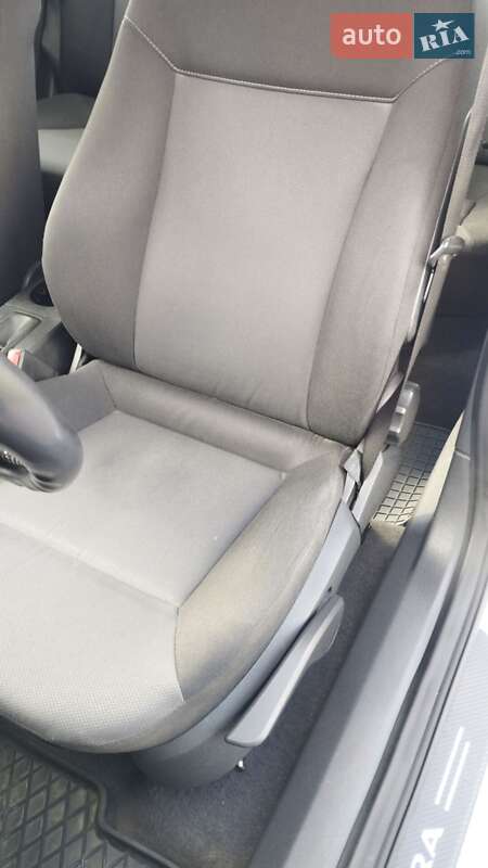 Універсал Opel Astra 2011 в Звягелі