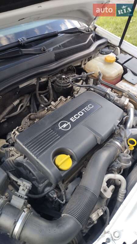 Універсал Opel Astra 2011 в Звягелі