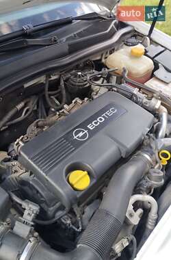 Універсал Opel Astra 2011 в 