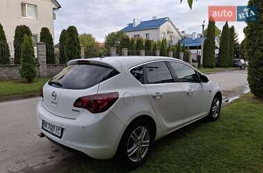 Хэтчбек Opel Astra 2011 в 