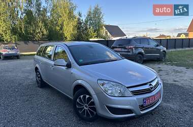 Універсал Opel Astra 2010 в Маневичах