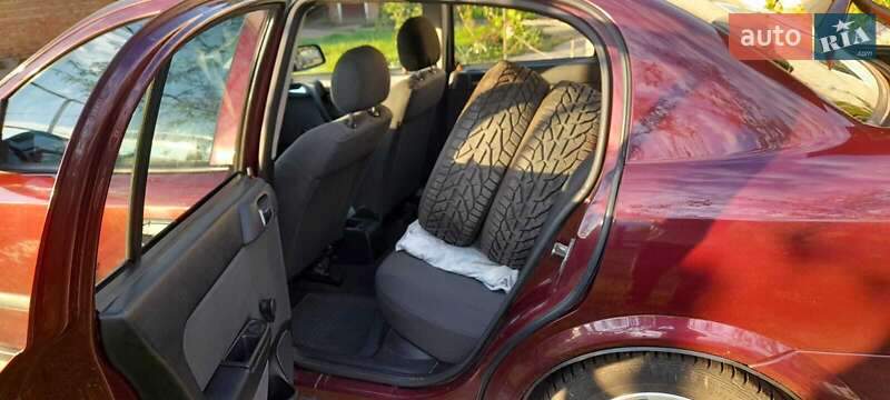 Седан Opel Astra 2008 в Переяславе