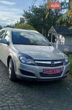 Універсал Opel Astra 2010 в Тернополі