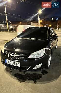 Универсал Opel Astra 2011 в Днепре