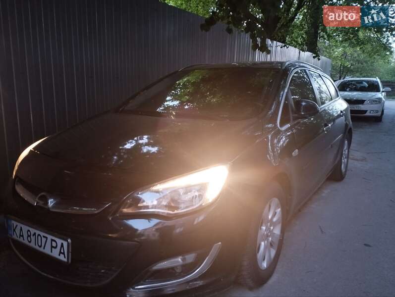 Універсал Opel Astra 2013 в Києві