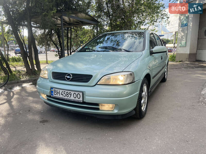 Хэтчбек Opel Astra 2001 в 