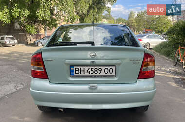 Хэтчбек Opel Astra 2001 в 