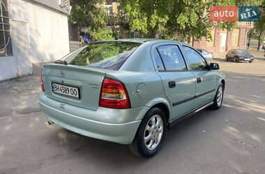 Хэтчбек Opel Astra 2001 в 