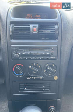Хэтчбек Opel Astra 2001 в 