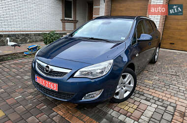 Универсал Opel Astra 2011 в Гайвороне