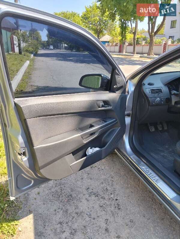 Хэтчбек Opel Astra 2008 в Сумах