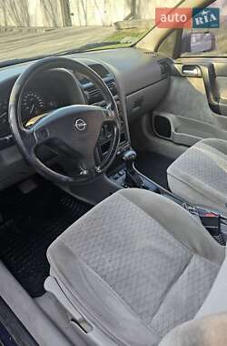 Седан Opel Astra 2000 в 