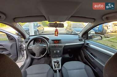 Универсал Opel Astra 2005 в 