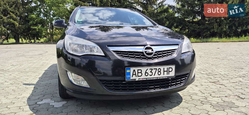 Універсал Opel Astra 2011 в Дубні
