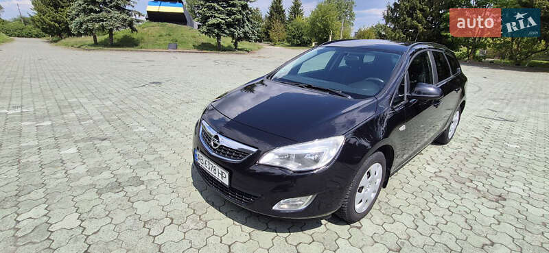 Універсал Opel Astra 2011 в Дубні