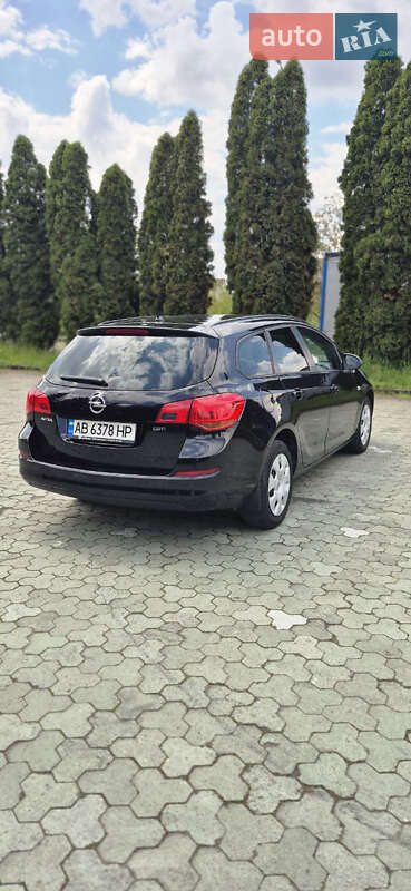 Універсал Opel Astra 2011 в Дубні