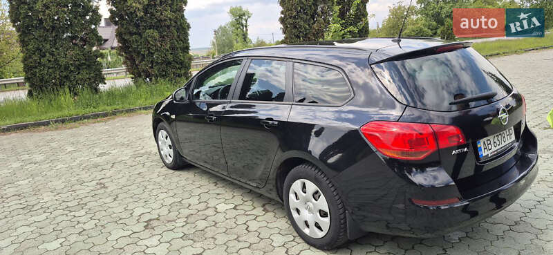 Універсал Opel Astra 2011 в Дубні