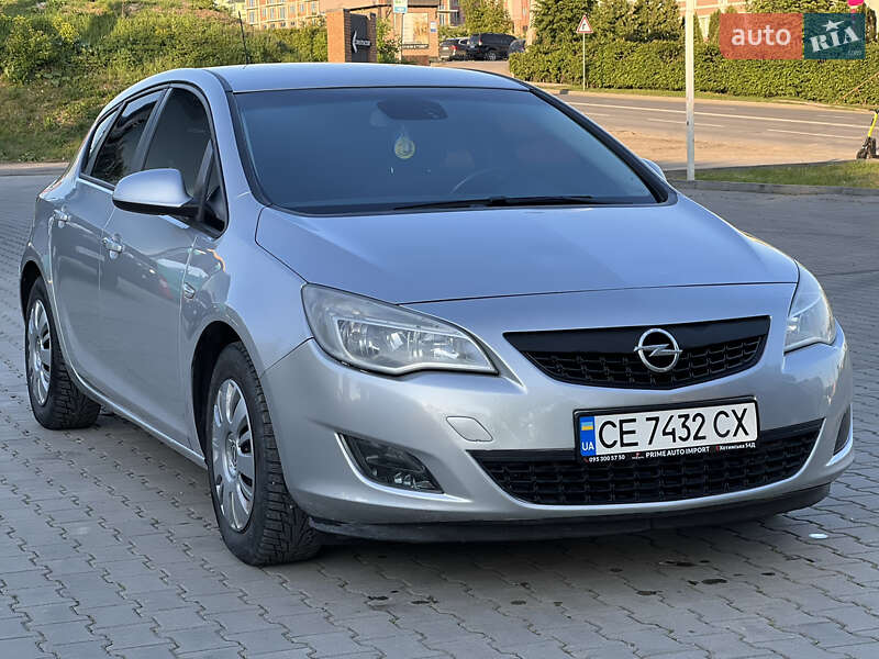 Хэтчбек Opel Astra 2010 в 