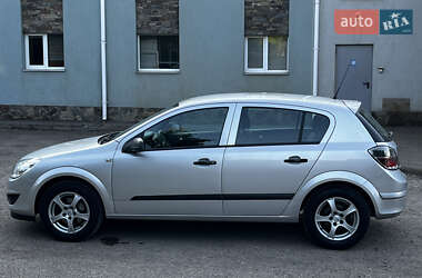 Хетчбек Opel Astra 2009 в 