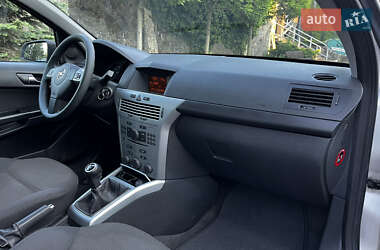 Хетчбек Opel Astra 2009 в 