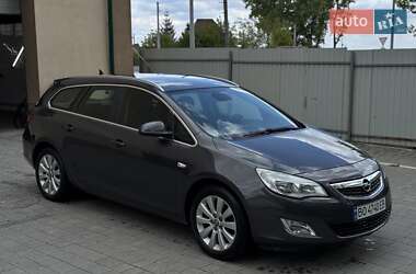 Універсал Opel Astra 2011 в Тернополі